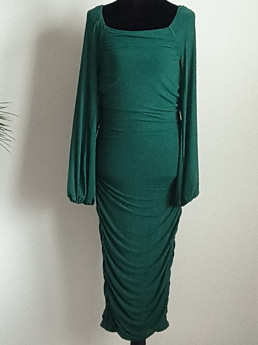 Sleeved Ruched Midi Bodycon Dress in Emerald Green